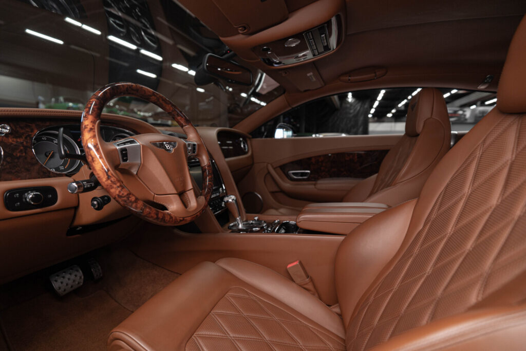 Bentley Continental GT - 10