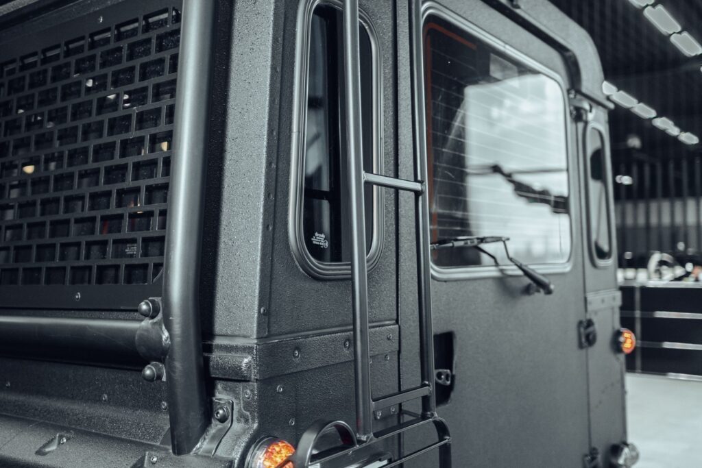 Land Rover Defender 2.2d - 12
