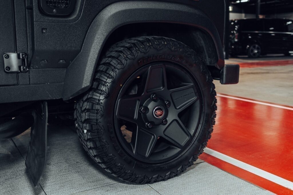 Land Rover Defender 2.2d - 14