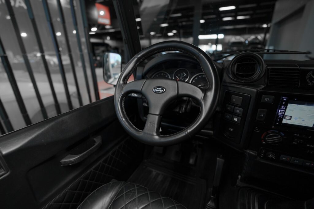 Land Rover Defender 2.2d - 17