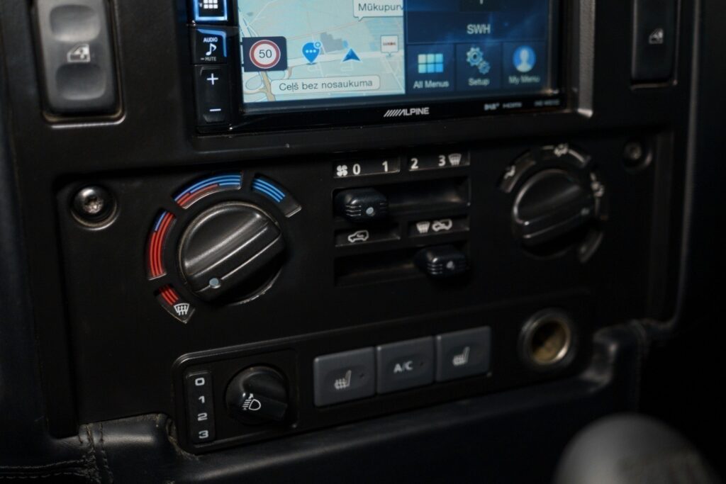 Land Rover Defender 2.2d - 21