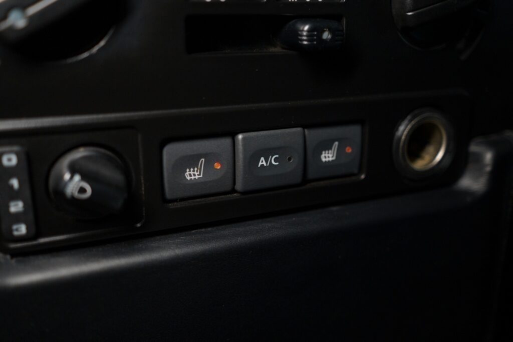 Land Rover Defender 2.2d - 22