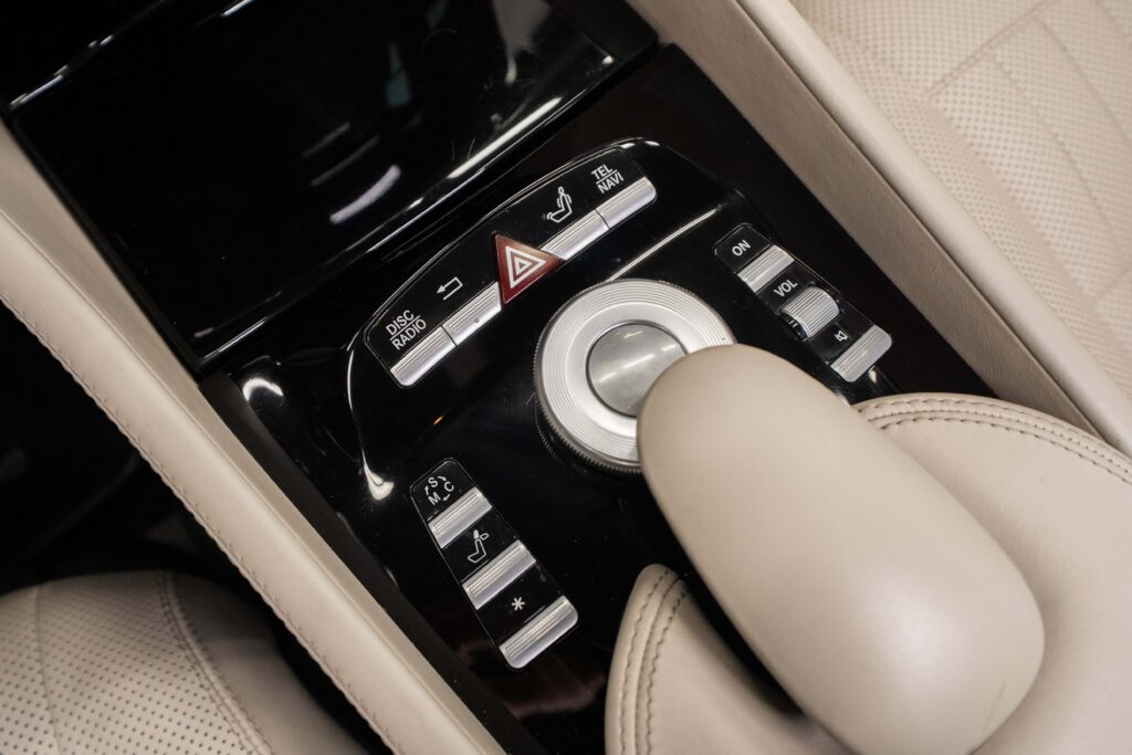 Mercedes-Benz CL 500 4Matic - 24