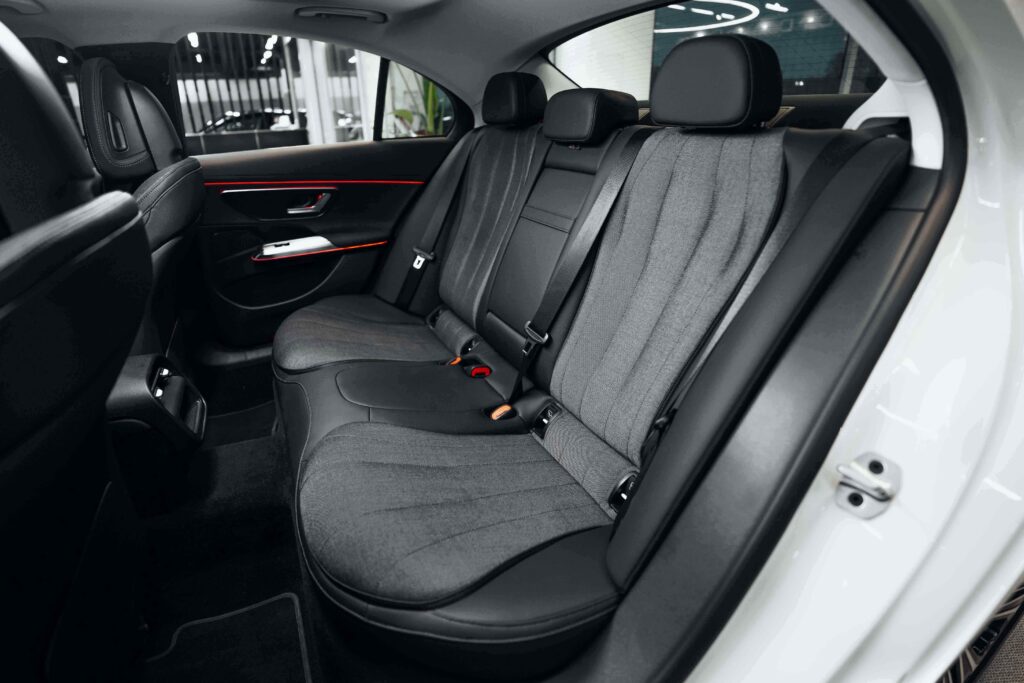 Mercedes-Benz E220 D - 23