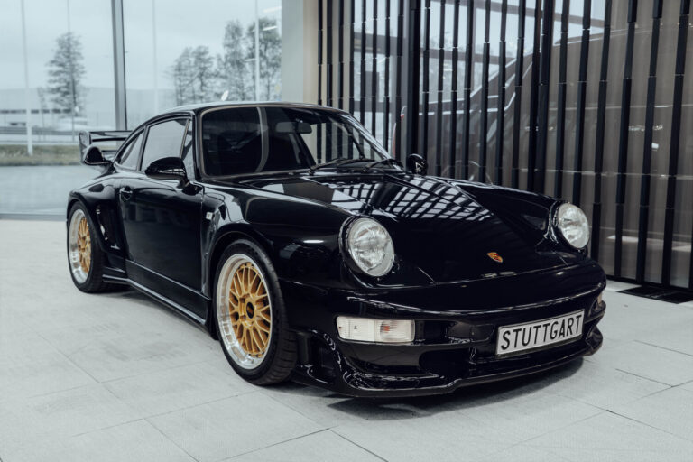 Porsche 911 CARRERA