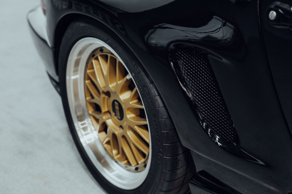 Porsche 911 CARRERA - 24