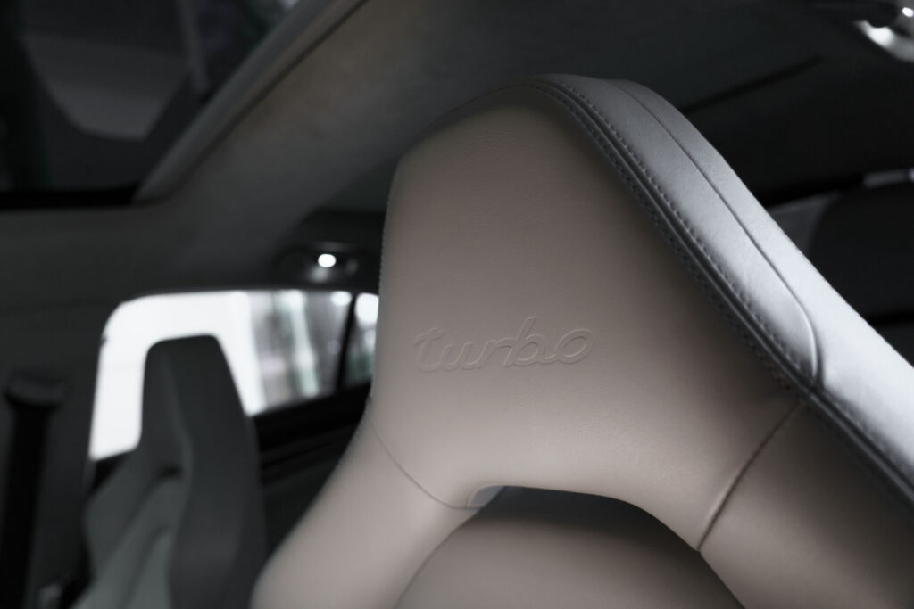 Porsche Panamera TURBO - 10