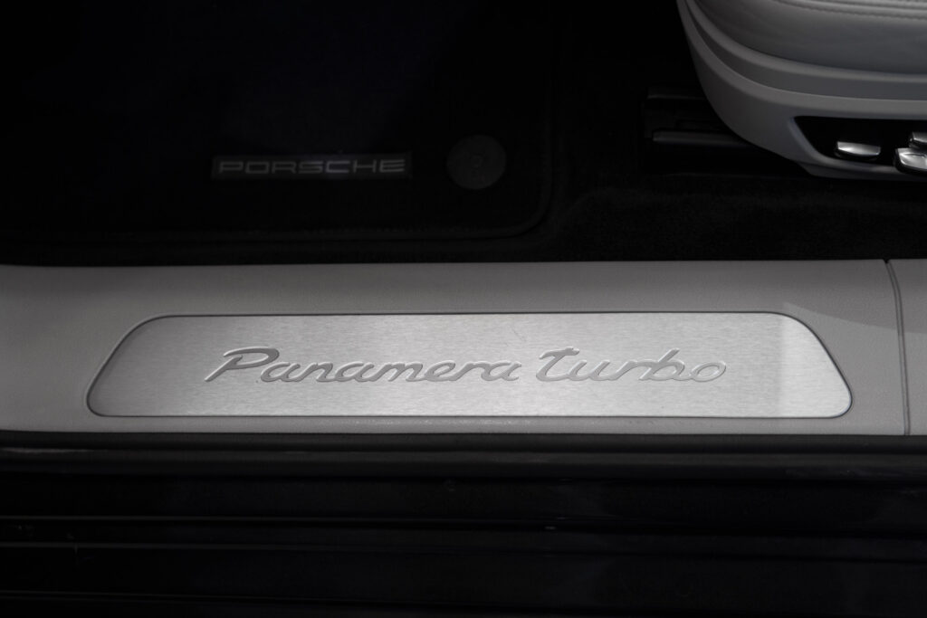 Porsche Panamera TURBO - 27