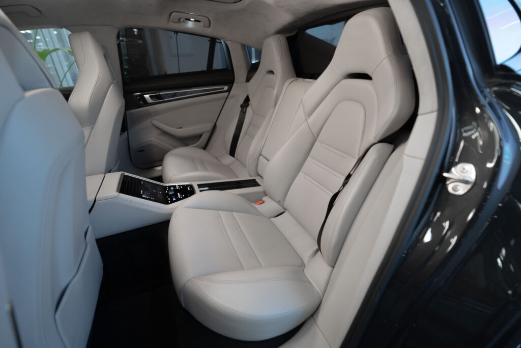 Porsche Panamera TURBO - 30