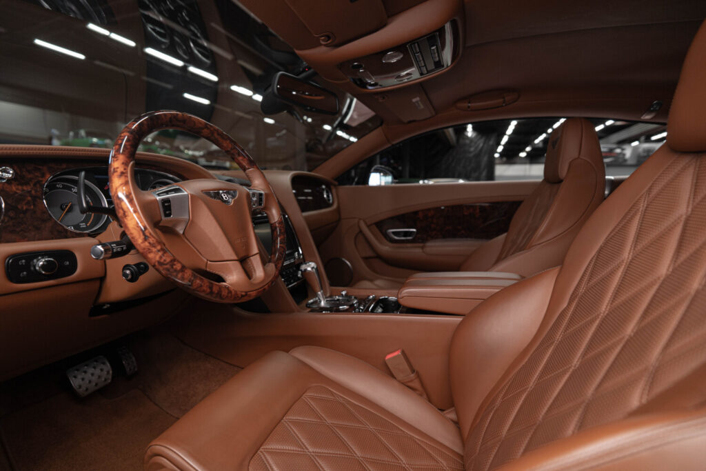Bentley Continental GT - 10