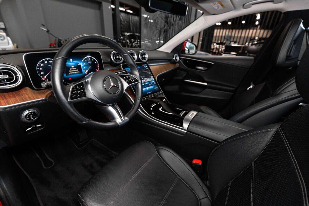 Mercedes-Benz C300 4Matic - 11