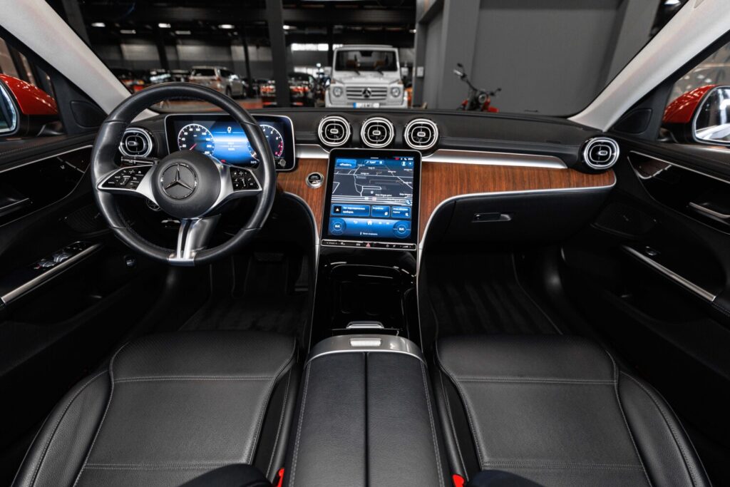 Mercedes-Benz C300 4Matic - 12