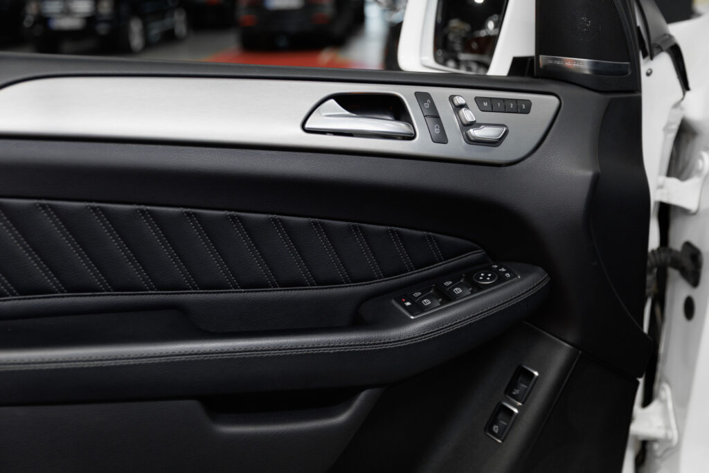 Mercedes-Benz 350 D 4MATIC - 23