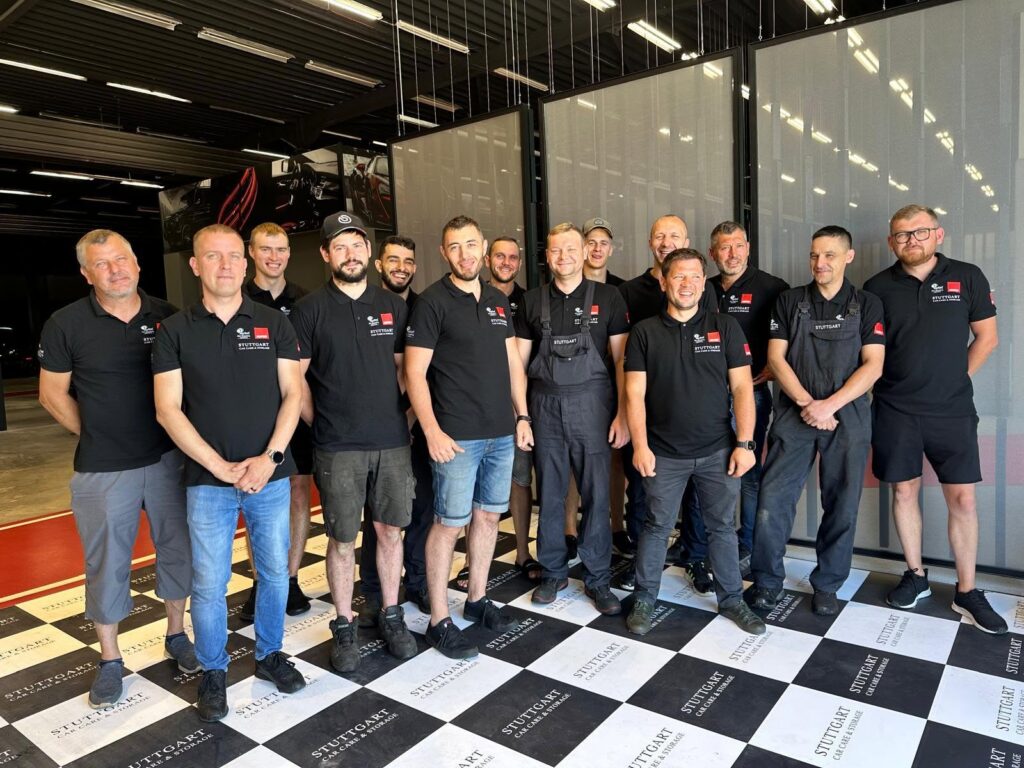 STUTTGART WORKSHOP komanda darbnīcā