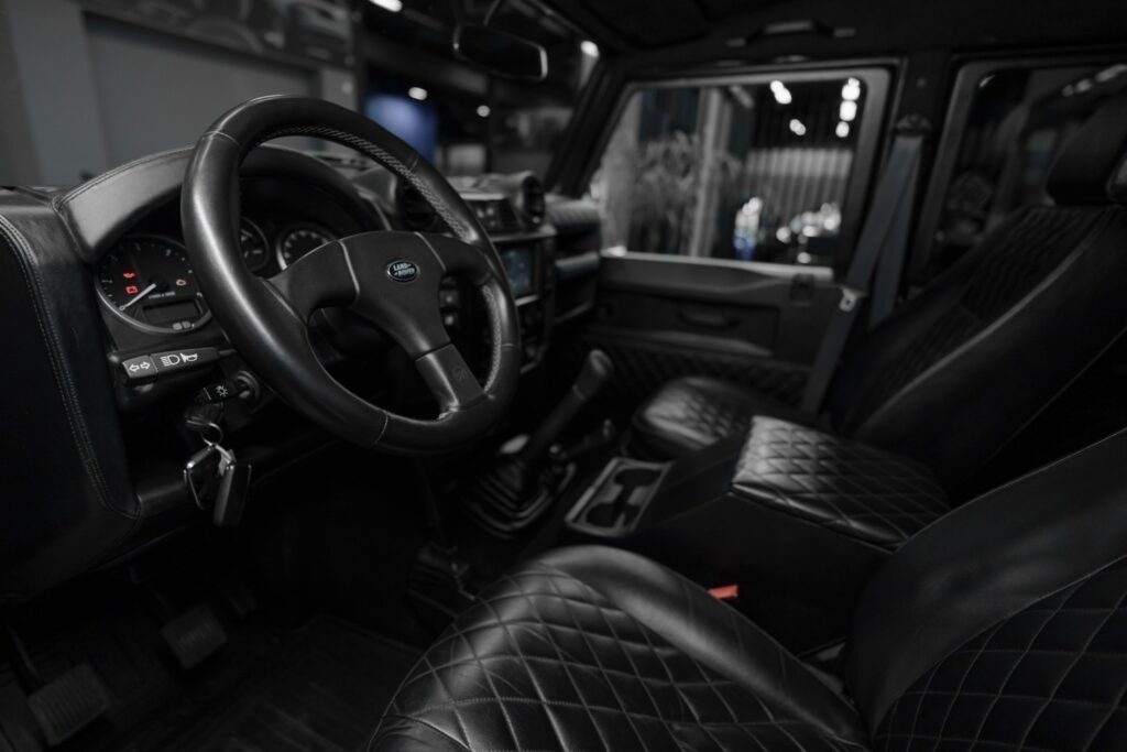 Land Rover Defender - 16