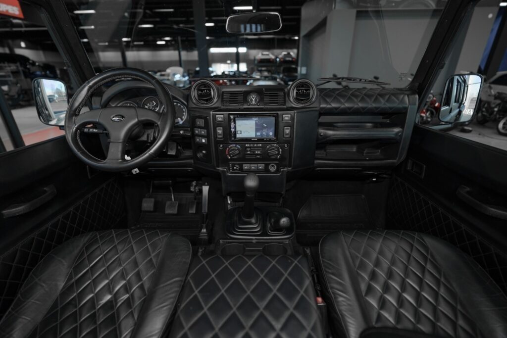 Land Rover Defender - 18