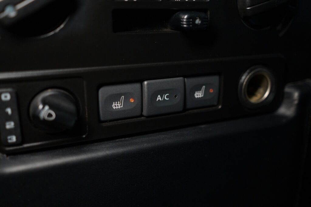 Land Rover Defender - 22