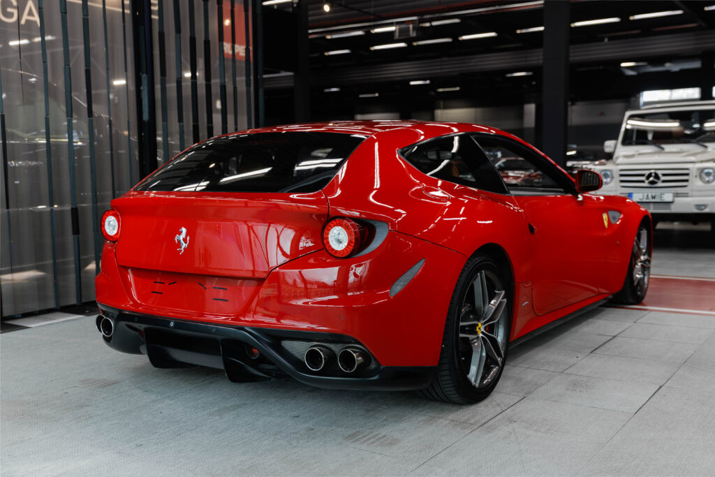Ferrari FF - 6